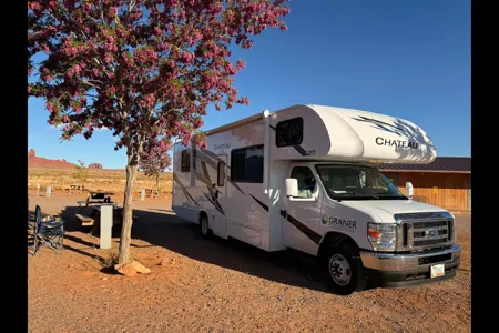 Brand new 2026 Thor Chateau 30ft. with free private shuttle -Lola
