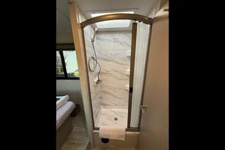 Brand new 2026 Thor Chateau 30ft. with free private shuttle -Lola