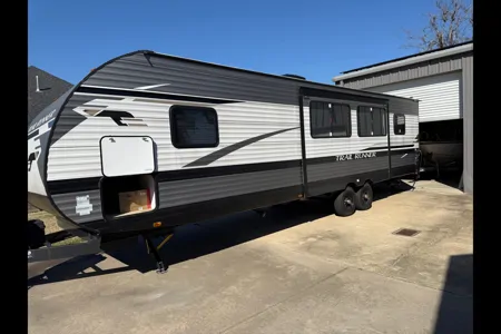 Eddie’s Pet Friendly Heartland Trail Runner Travel Trailer