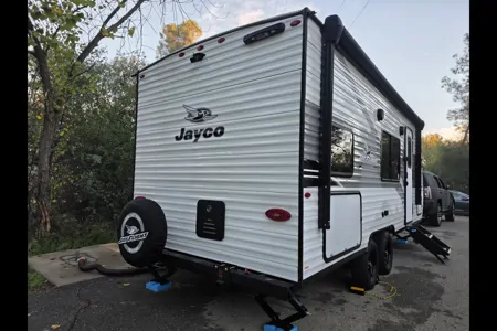 New Jayco with Double Bunks + Murphy Bed – Easy Tow, Sleeps 7