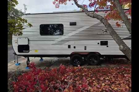 New Jayco with Double Bunks + Murphy Bed – Easy Tow, Sleeps 7
