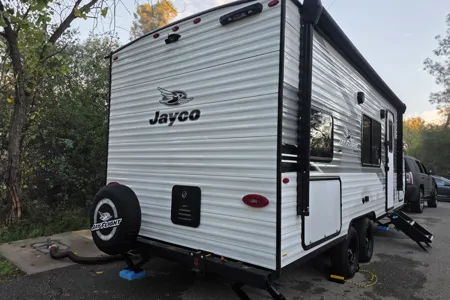 New Jayco with Double Bunks + Murphy Bed – Easy Tow, Sleeps 7