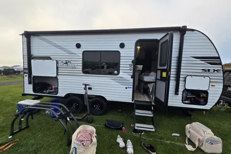 New Jayco with Double Bunks + Murphy Bed – Easy Tow, Sleeps 7