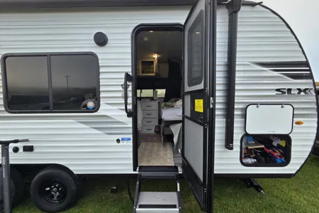 New Jayco with Double Bunks + Murphy Bed – Easy Tow, Sleeps 7