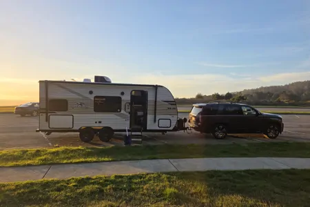 New Jayco with Double Bunks + Murphy Bed – Easy Tow, Sleeps 7