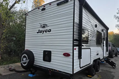 New Jayco with Double Bunks + Murphy Bed – Easy Tow, Sleeps 7