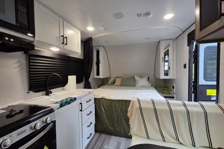 New Jayco with Double Bunks + Murphy Bed – Easy Tow, Sleeps 7
