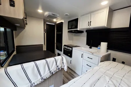New Jayco with Double Bunks + Murphy Bed – Easy Tow, Sleeps 7