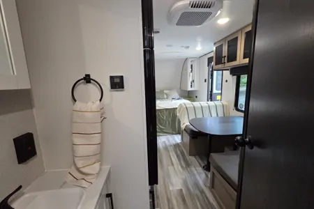 New Jayco with Double Bunks + Murphy Bed – Easy Tow, Sleeps 7