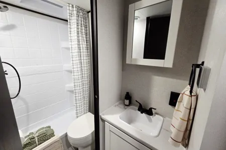 New Jayco with Double Bunks + Murphy Bed – Easy Tow, Sleeps 7