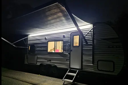 New Jayco with Double Bunks + Murphy Bed – Easy Tow, Sleeps 7