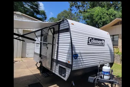 Rhiannon's Coleman 17B Travel Trailer
