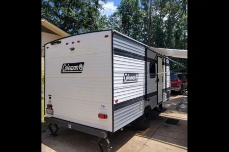 Rhiannon's Coleman 17B Travel Trailer