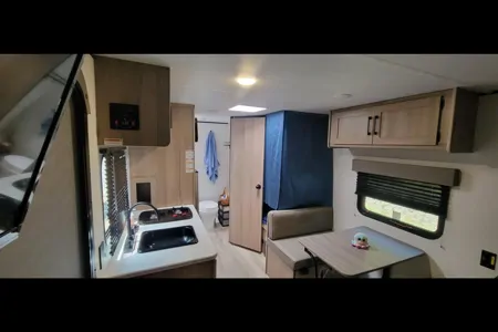 Rhiannon's Coleman 17B Travel Trailer