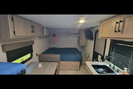 Rhiannon's Coleman 17B Travel Trailer
