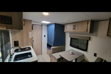 Rhiannon's Coleman 17B Travel Trailer