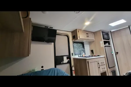 Rhiannon's Coleman 17B Travel Trailer