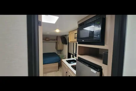 Rhiannon's Coleman 17B Travel Trailer