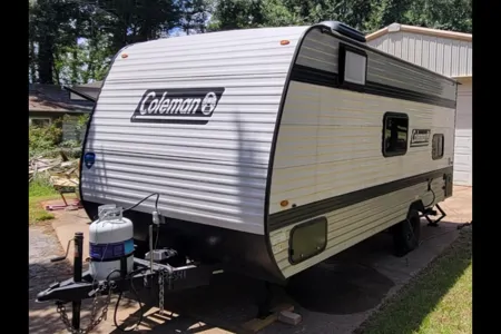 Rhiannon's Coleman 17B Travel Trailer