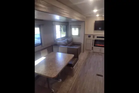 Aurora RV with Bunk Room: Fully Equipped: No Extra Fees: Delivery Available