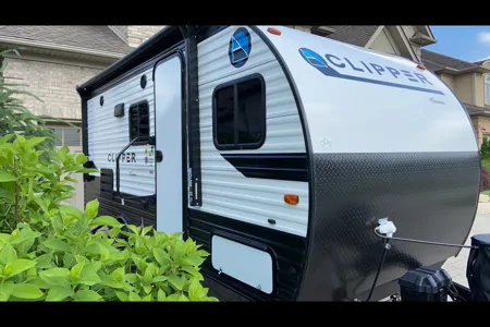 Like New Coachmen Clipper 17BH Travel Trailer