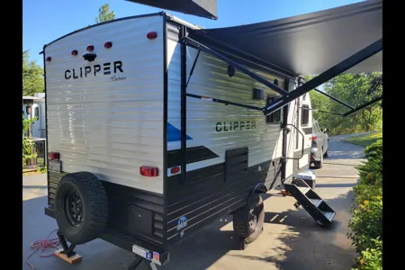 Like New Coachmen Clipper 17BH Travel Trailer