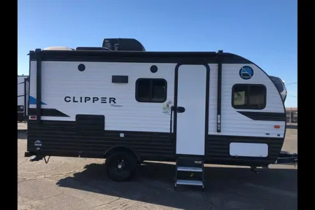 Like New Coachmen Clipper 17BH Travel Trailer