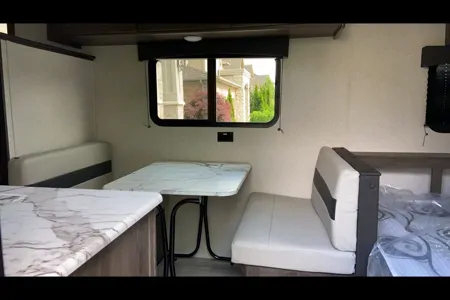 Like New Coachmen Clipper 17BH Travel Trailer