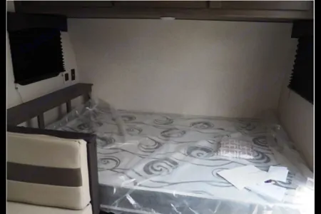 Like New Coachmen Clipper 17BH Travel Trailer
