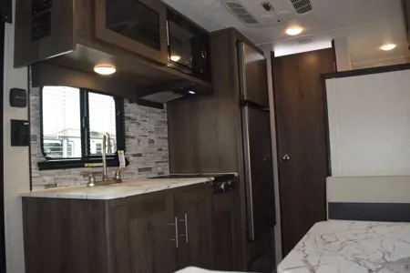 Like New Coachmen Clipper 17BH Travel Trailer
