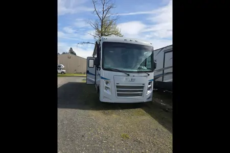 Diyar's Coachmen pursuit-31b Class A