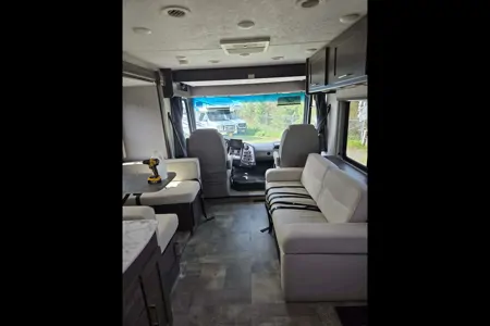 Diyar's Coachmen pursuit-31b Class A