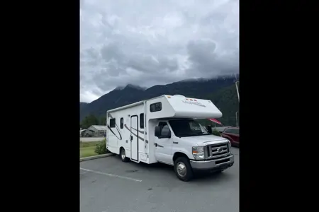SAGUN Ford E350 Majestic Motorhome Class C