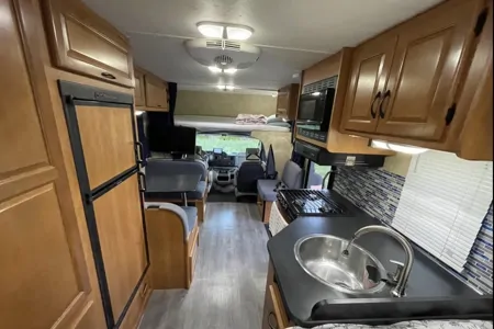SAGUN Ford E350 Majestic Motorhome Class C