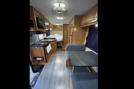 SAGUN Ford E350 Majestic Motorhome Class C