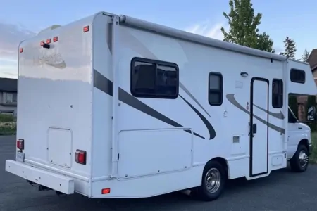 SAGUN Ford E350 Majestic Motorhome Class C