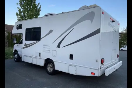 SAGUN Ford E350 Majestic Motorhome Class C