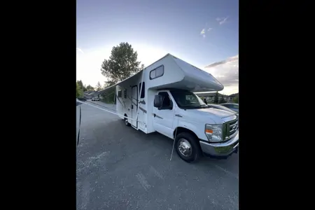SAGUN Ford E350 Majestic Motorhome Class C