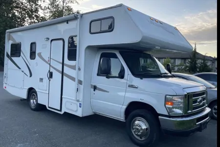 SAGUN Ford E350 Majestic Motorhome Class C
