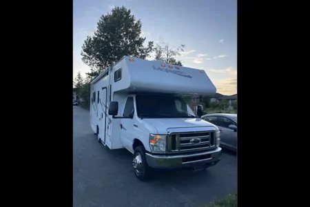 SAGUN Ford E350 Majestic Motorhome Class C