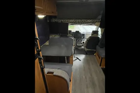 SAGUN Ford E350 Majestic Motorhome Class C