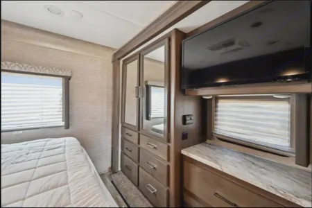 'Tess' 2022 Thor Freedom Traveler 3 ACO2045