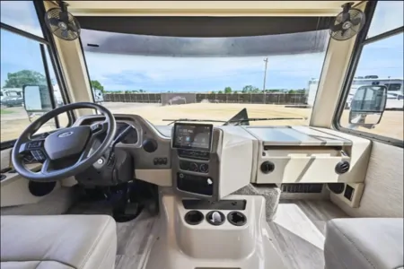 'Tess' 2022 Thor Freedom Traveler 3 ACO2045