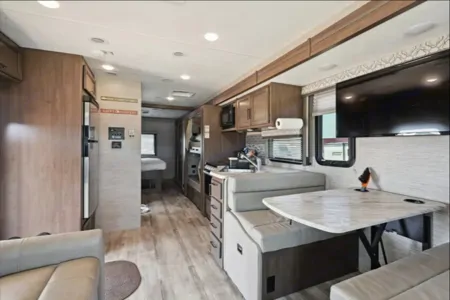 'Tess' 2022 Thor Freedom Traveler 3 ACO2045