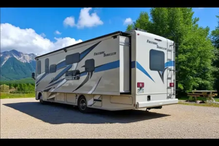 'Tess' 2022 Thor Freedom Traveler 3 ACO2045