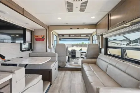 'Tess' 2022 Thor Freedom Traveler 3 ACO2045