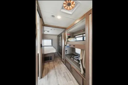 'Tess' 2022 Thor Freedom Traveler 3 ACO2045