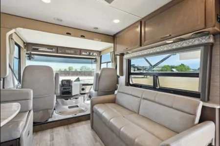 'Tess' 2022 Thor Freedom Traveler 3 ACO2045