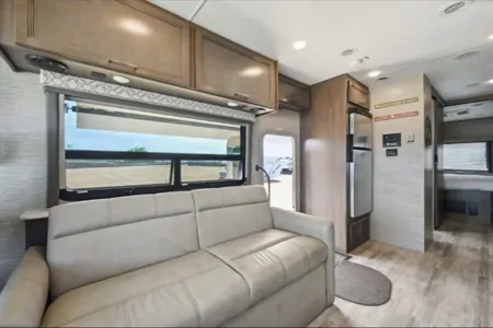 'Tess' 2022 Thor Freedom Traveler 3 ACO2045