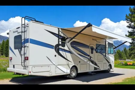 'Tess' 2022 Thor Freedom Traveler 3 ACO2045